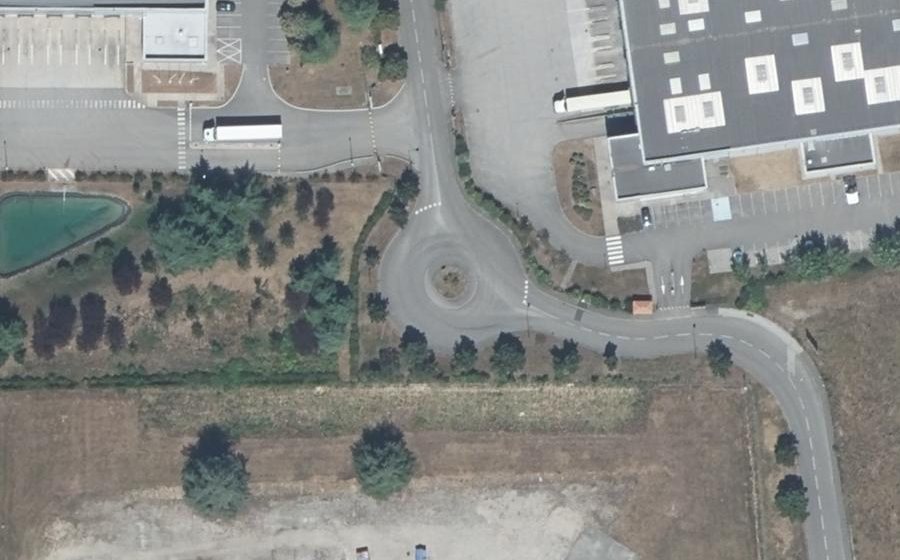 Vue aérienne du Rond-point anonyme n°63727193