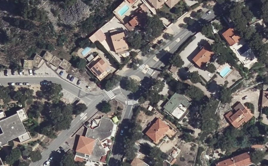 Vue aérienne du Rond-point anonyme n°637314658