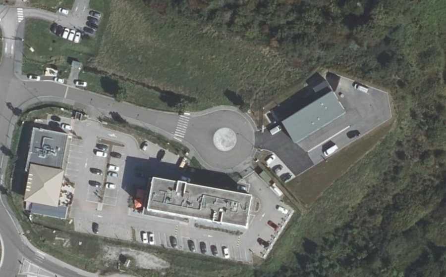 Vue aérienne du Rond-point anonyme n°63745093