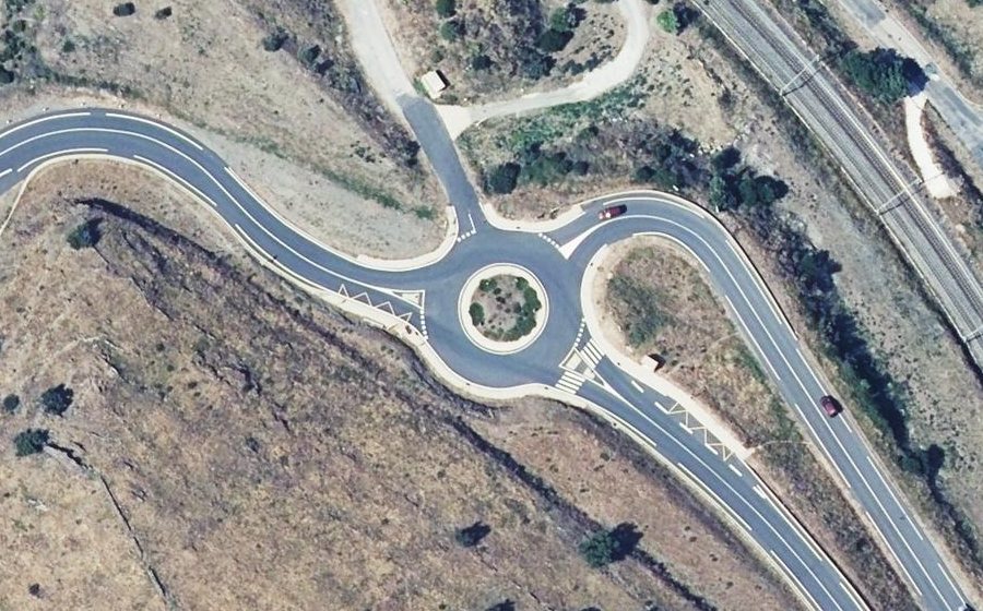 Vue aérienne du Rond-point anonyme n°637699874