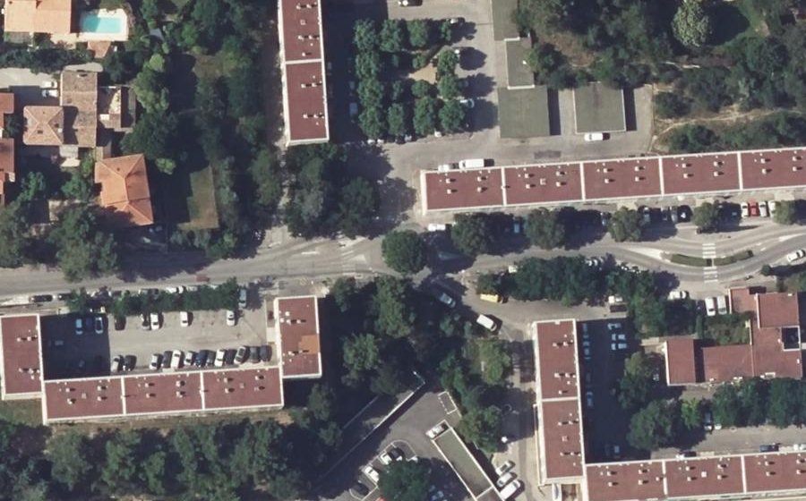 Vue aérienne du Rond-point anonyme n°637914635