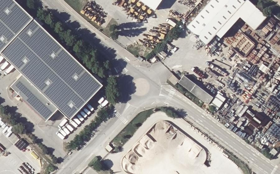Vue aérienne du Rond-point anonyme n°637955105