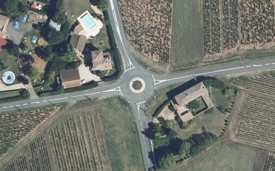 Vue aérienne du Rond-point anonyme n°638038889