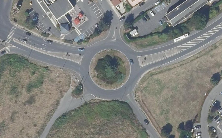 Vue aérienne du Rond-point anonyme n°638176460