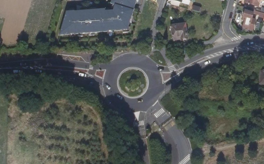 Vue aérienne du Rond-point anonyme n°638177106