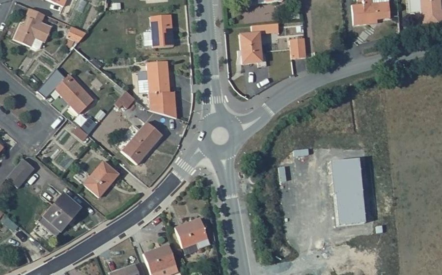 Vue aérienne du Rond-point anonyme n°638257574