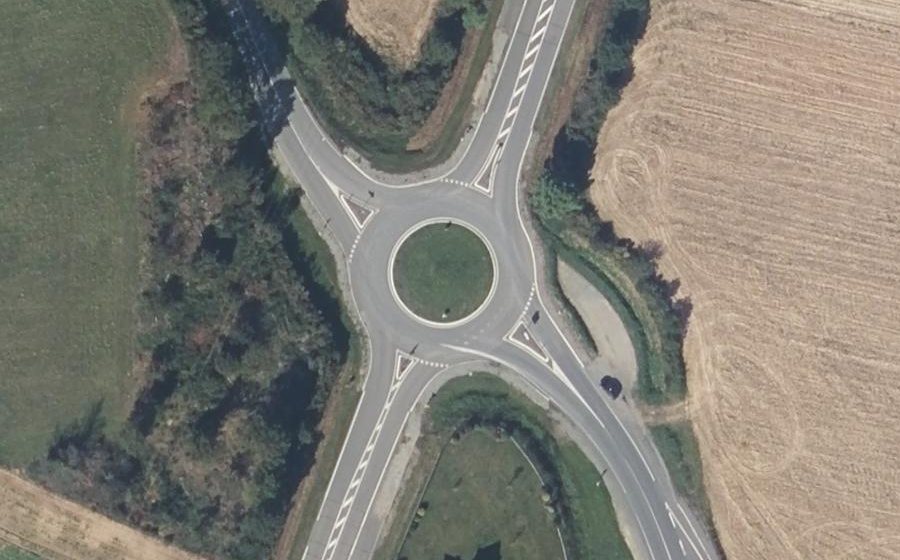 Vue aérienne du Rond-point anonyme n°638273733