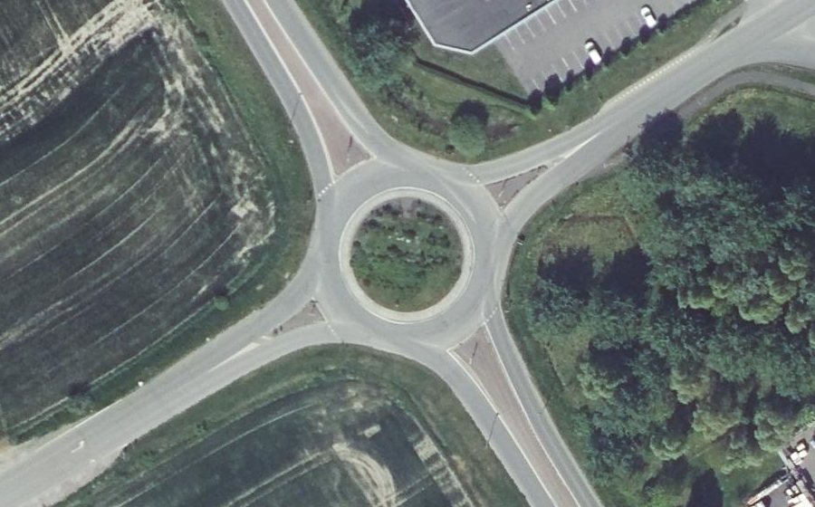 Vue aérienne du Rond-point anonyme n°638285305