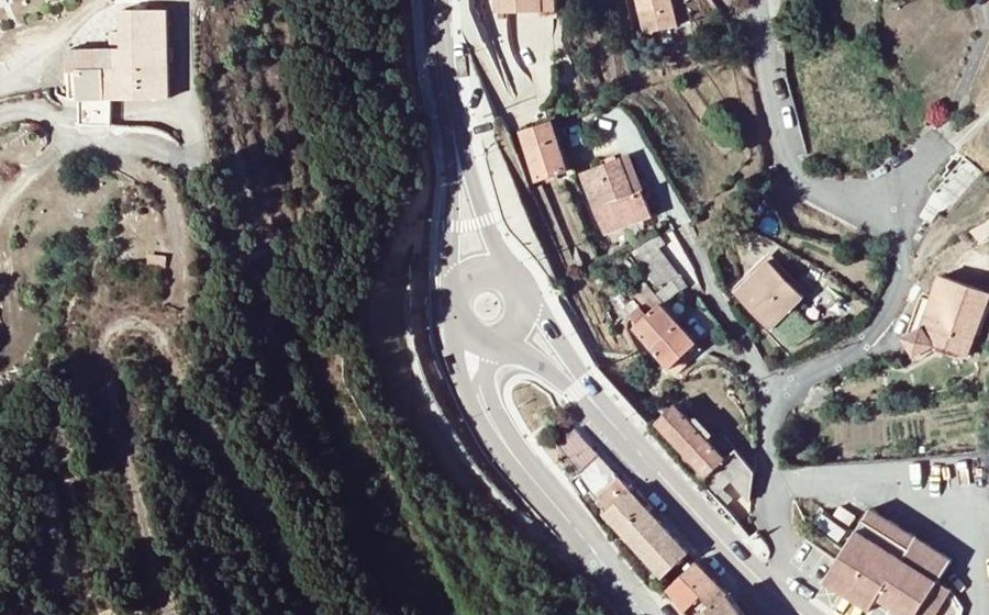 Vue aérienne du Rond-point anonyme n°638461188