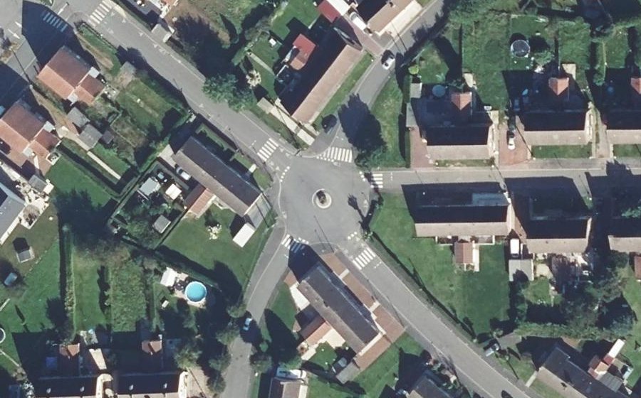 Vue aérienne du Rond-point anonyme n°638506794