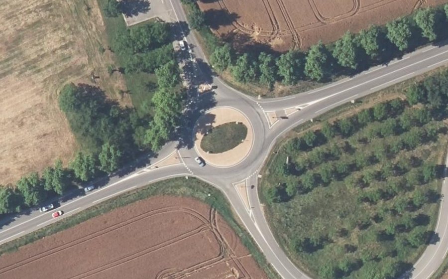 Vue aérienne du Rond-point anonyme n°638563624