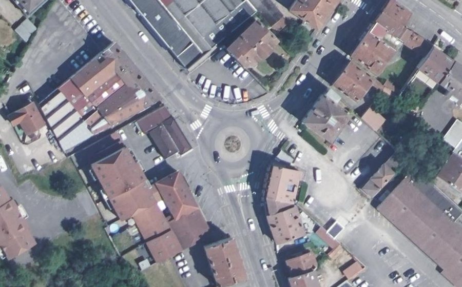 Vue aérienne du Rond-point anonyme n°638616226
