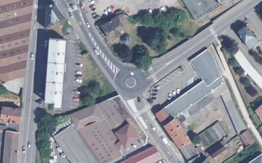 Vue aérienne du Rond-point anonyme n°638617857