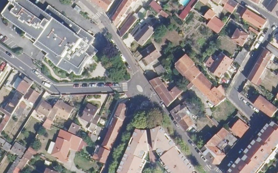 Vue aérienne du Rond-point anonyme n°638623889