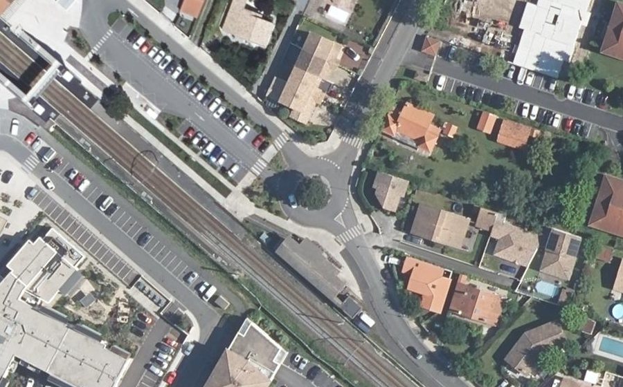 Vue aérienne du Rond-point anonyme n°638675605