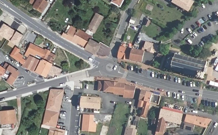 Vue aérienne du Rond-point anonyme n°638675610