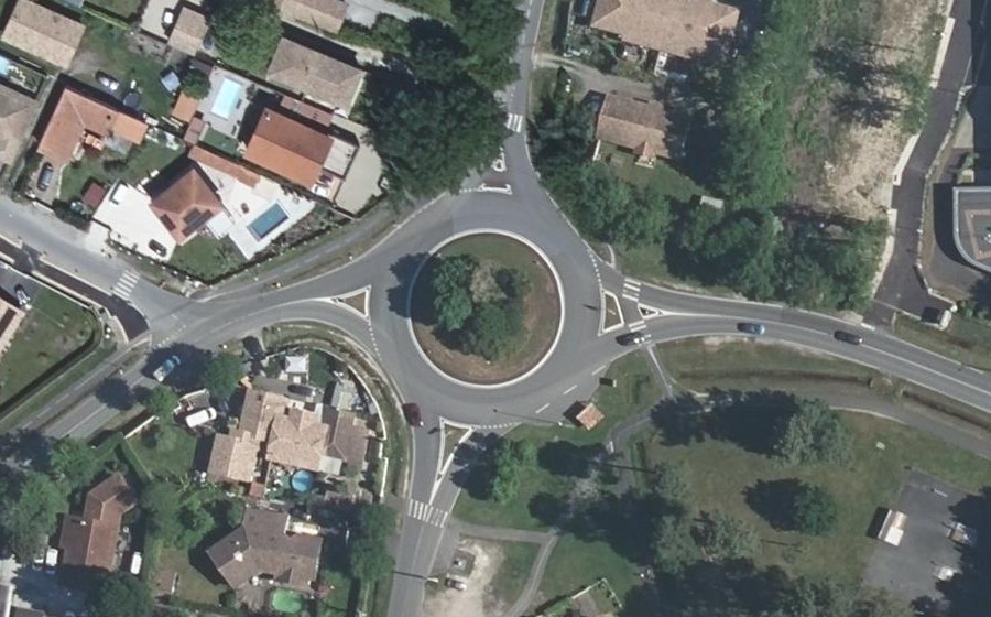Vue aérienne du Rond-point anonyme n°638675618