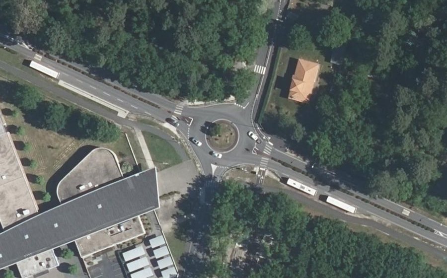 Vue aérienne du Rond-point anonyme n°638675619