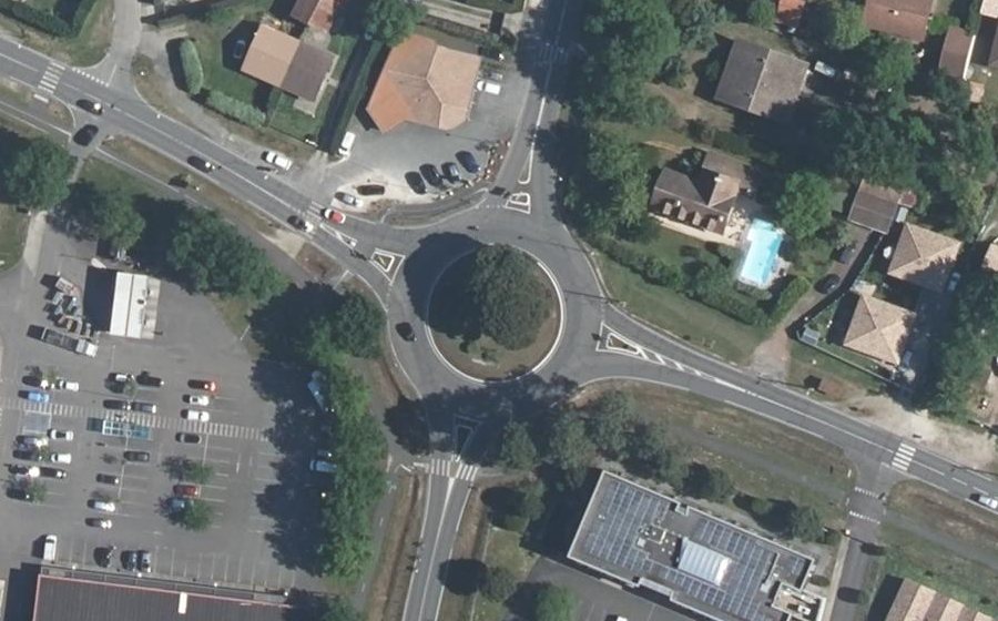 Vue aérienne du Rond-point anonyme n°638675620