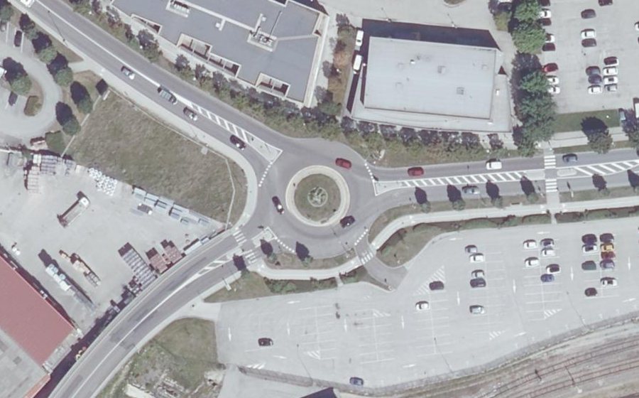 Vue aérienne du Rond-point anonyme n°638692176