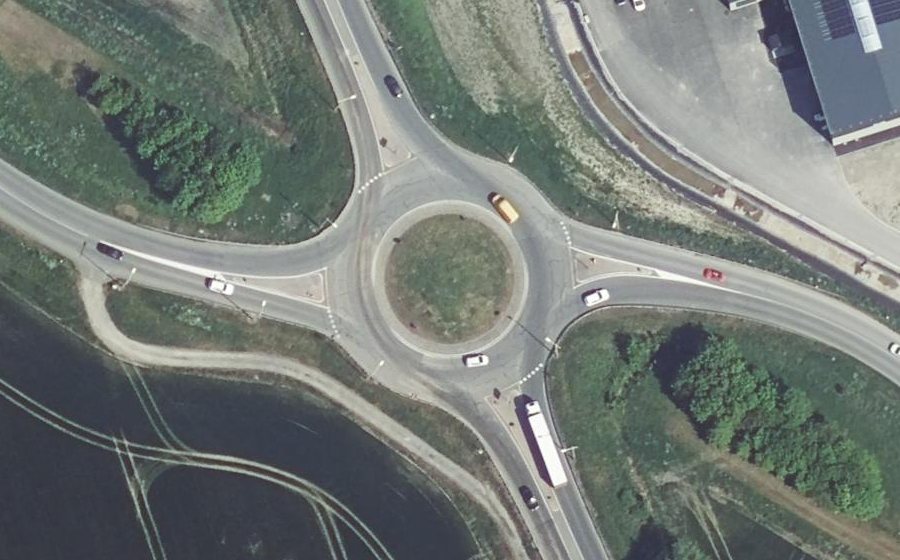 Vue aérienne du Rond-point anonyme n°638728747