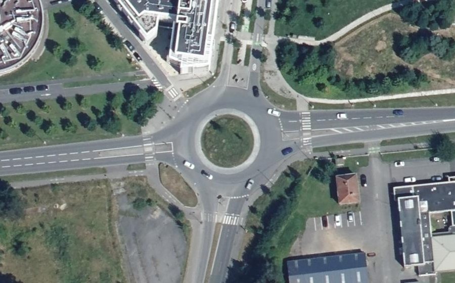 Vue aérienne du Rond-point anonyme n°638841103