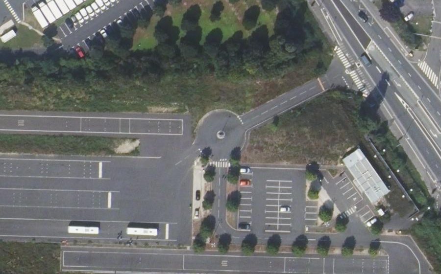 Vue aérienne du Rond-point anonyme n°638853361