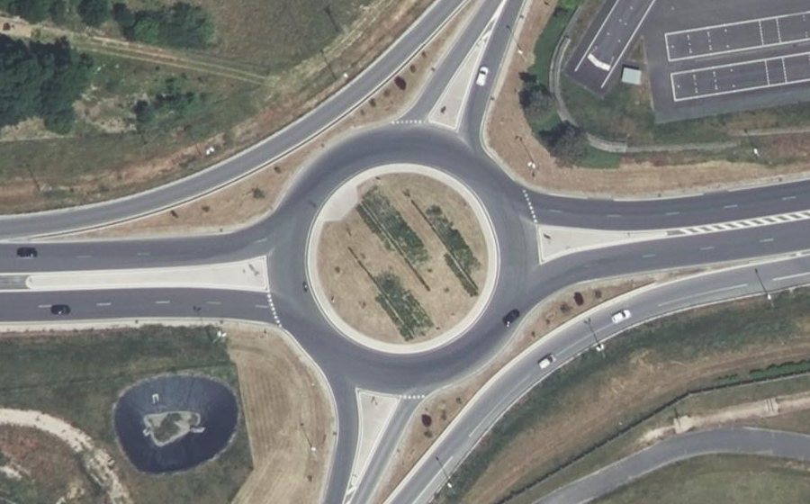 Vue aérienne du Rond-point anonyme n°638997060