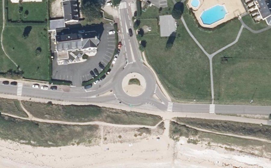 Vue aérienne du Rond-point anonyme n°639003577