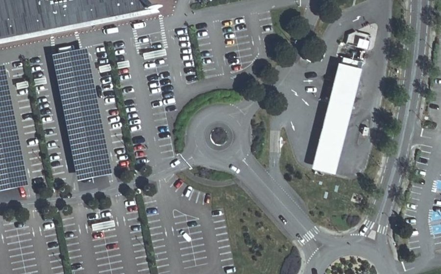 Vue aérienne du Rond-point anonyme n°639096647