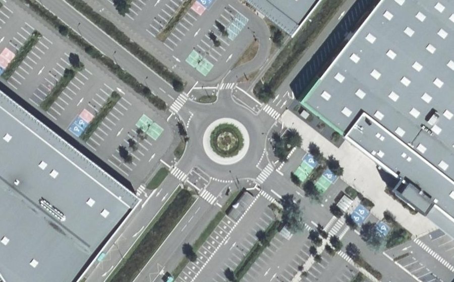 Vue aérienne du Rond-point anonyme n°639302292