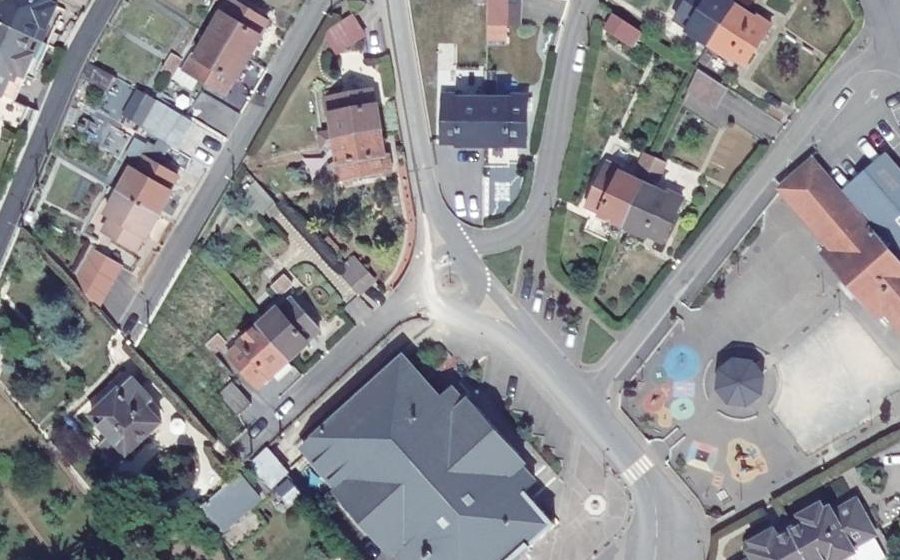 Vue aérienne du Rond-point anonyme n°639356661