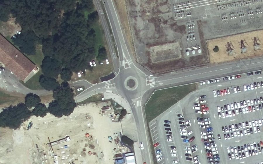 Vue aérienne du Rond-point anonyme n°63949819