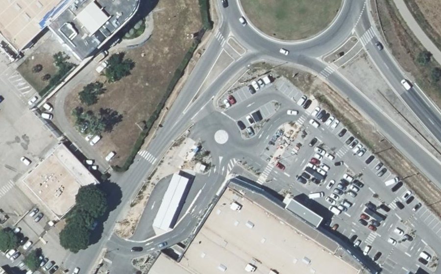 Vue aérienne du Rond-point anonyme n°639505099