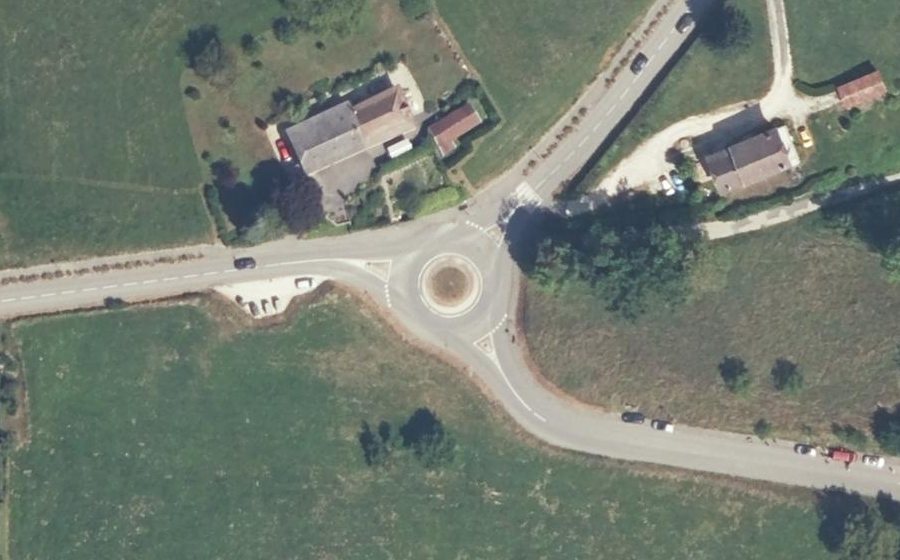 Vue aérienne du Rond-point anonyme n°639651589