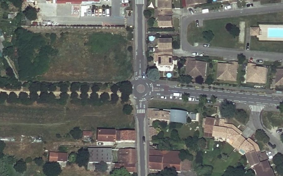 Vue aérienne du Rond-point anonyme n°64003040