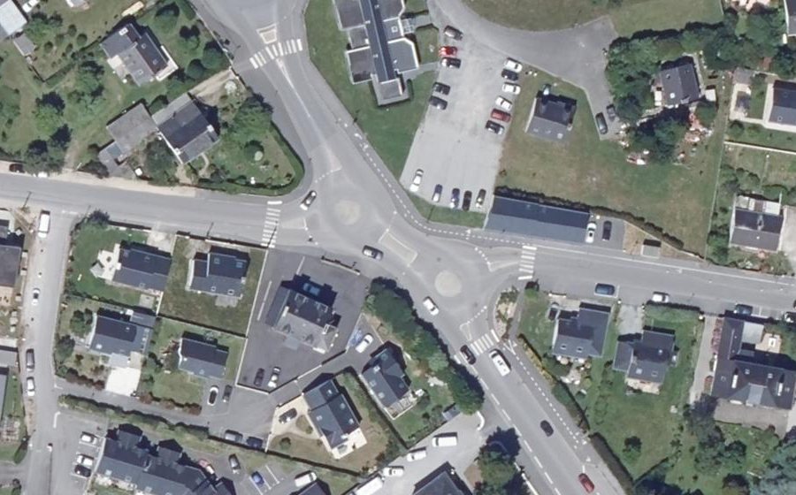 Vue aérienne du Rond-point anonyme n°640257979