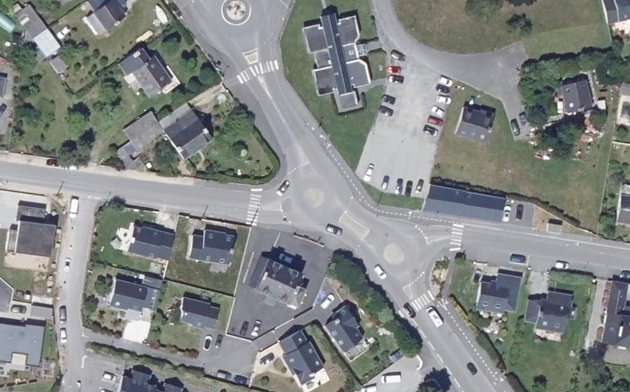 Vue aérienne du Rond-point anonyme n°640257980