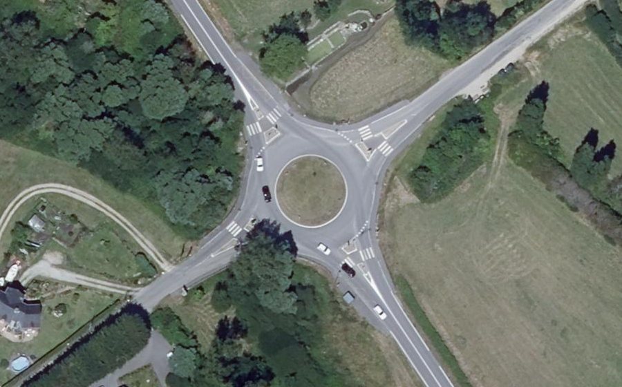 Vue aérienne du Rond-point anonyme n°640258394