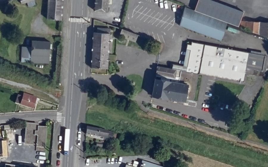 Vue aérienne du Rond-point anonyme n°640615783