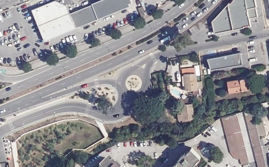 Vue aérienne du Rond-point anonyme n°641179781