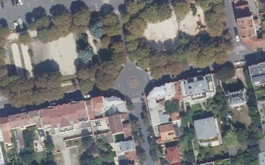 Vue aérienne du Rond-point anonyme n°64138636