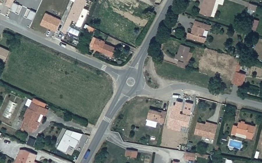 Vue aérienne du Rond-point anonyme n°641526946
