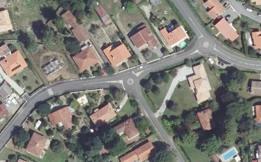 Vue aérienne du Rond-point anonyme n°641923271