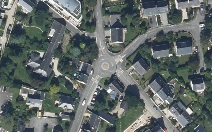 Vue aérienne du Rond-point anonyme n°642650174
