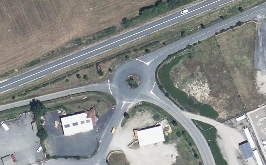Vue aérienne du Rond-point anonyme n°642676491