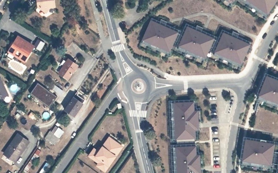 Vue aérienne du Rond-point anonyme n°642752797