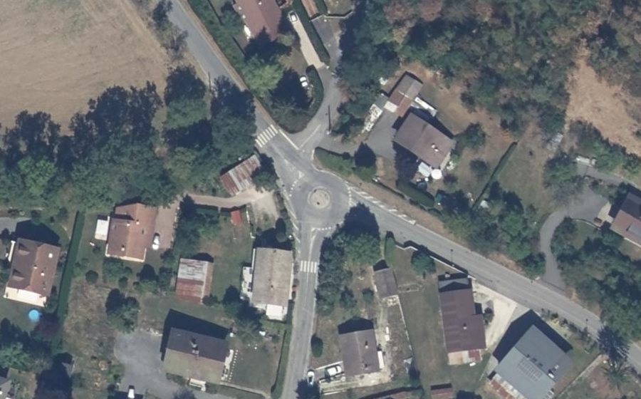 Vue aérienne du Rond-point anonyme n°643414504