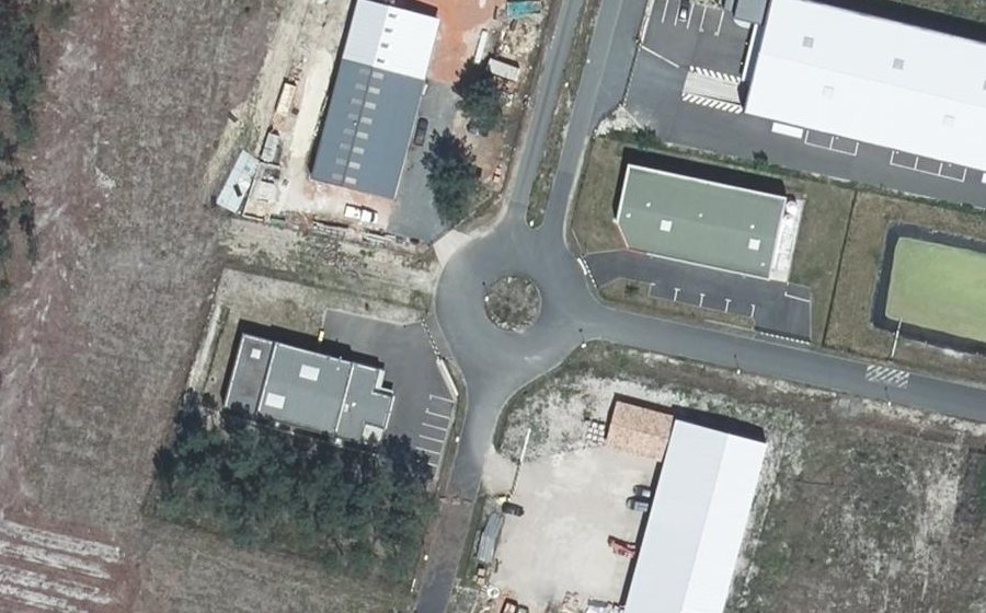 Vue aérienne du Rond-point anonyme n°643967943