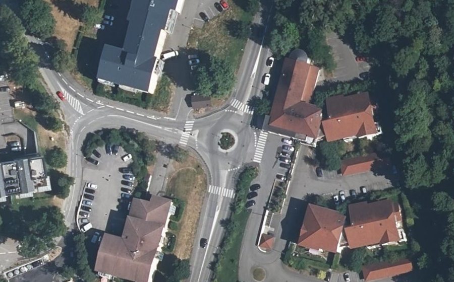 Vue aérienne du Rond-point anonyme n°64415564